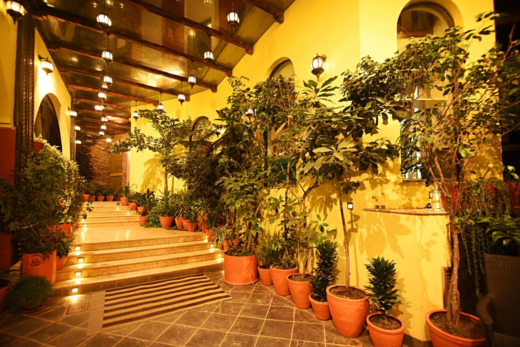 Woodapple Hotel And Spa Катманду Екстер'єр фото